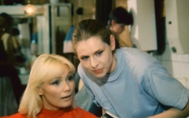 Шұлықтағы трансвеститтер секс Орыс топтық секс порно