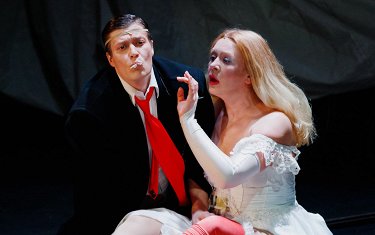 Атасының кіші немересі бар секс-порно видео Блум мен Скай жыныстық қатынасқа түскен видео