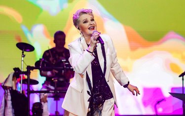 Paypoqdagi etuk ayollar va sutyendagi külotlar